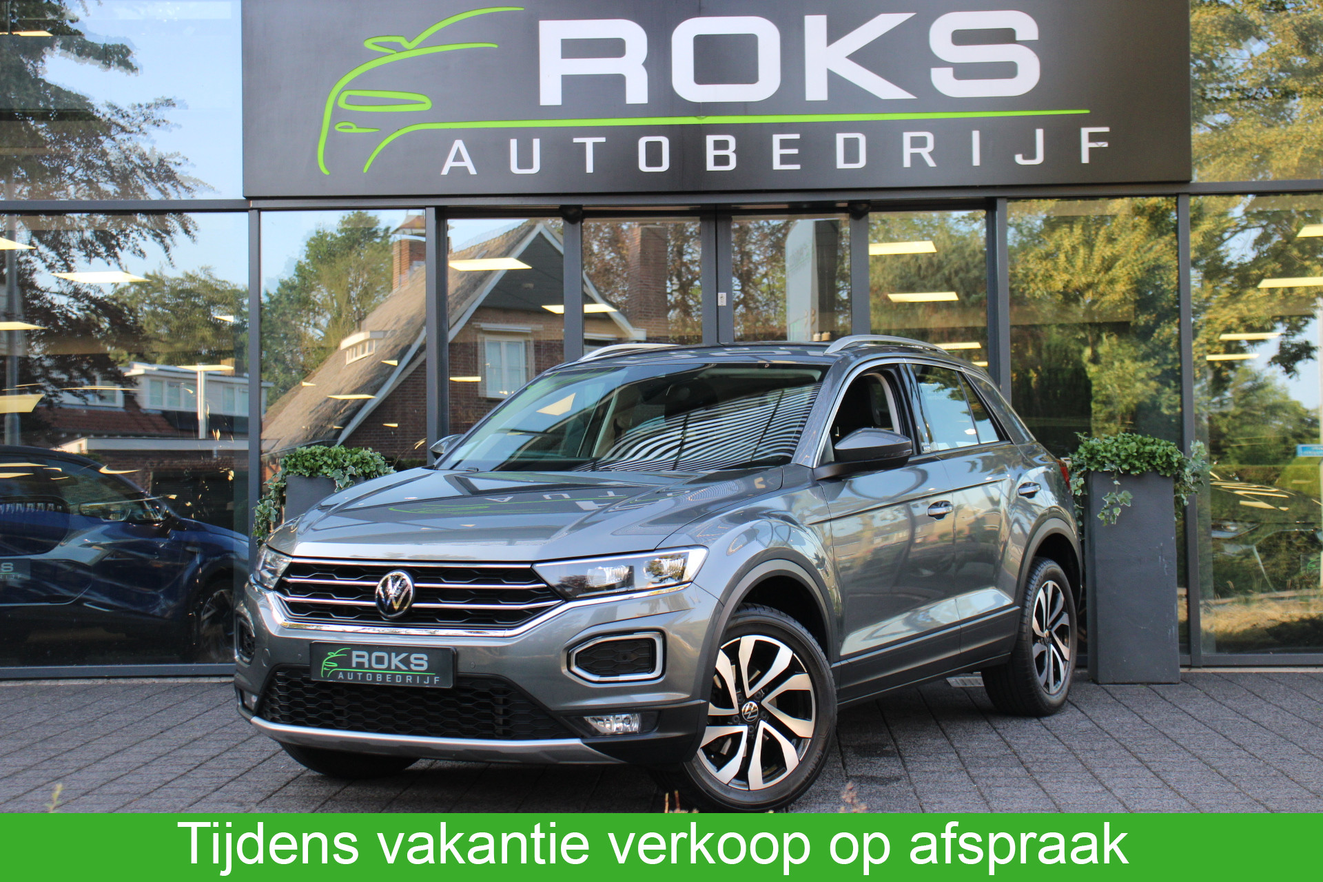 54611637-25.jpg